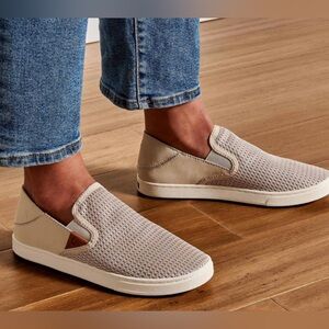 OluKai Pehuea Breathable Slip On Shoes Size Women’s 10 Tan/White✨EUC Retail $100